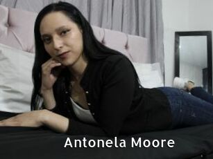 Antonela_Moore