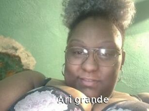Ari_grande