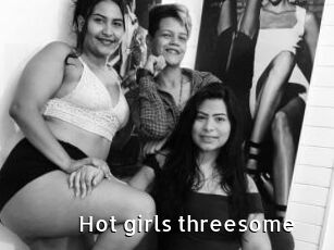 Hot_girls_threesome
