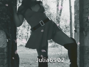 Julia6902