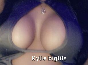 Kylie_bigtits