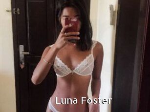 Luna_Foster