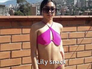 Lily_snack