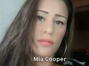 Mia_Cooper