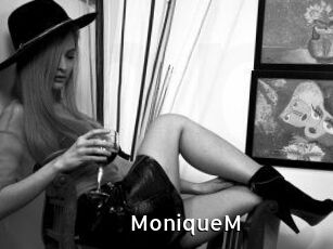 MoniqueM