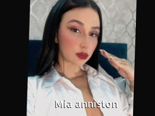 Mia_anniston