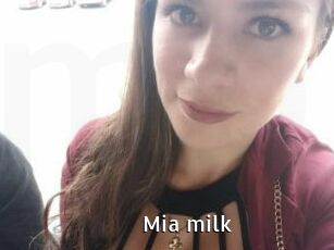 Mia_milk
