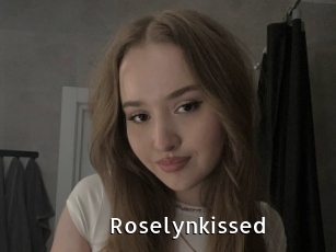 Roselynkissed