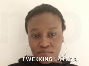 TWEKKING_LATOYA